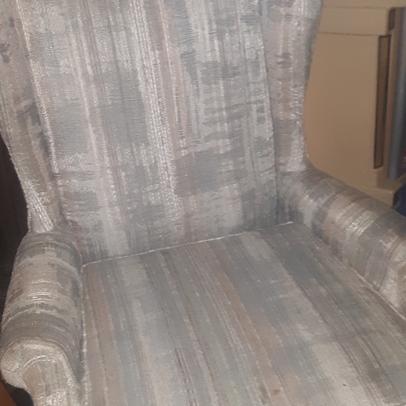 Vintage wingback chair - Picture 1 of 2